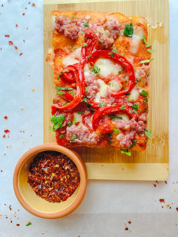 Sauerteig-Focaccia-Scheibe mit saisonalen Belägen bei Bäckspace